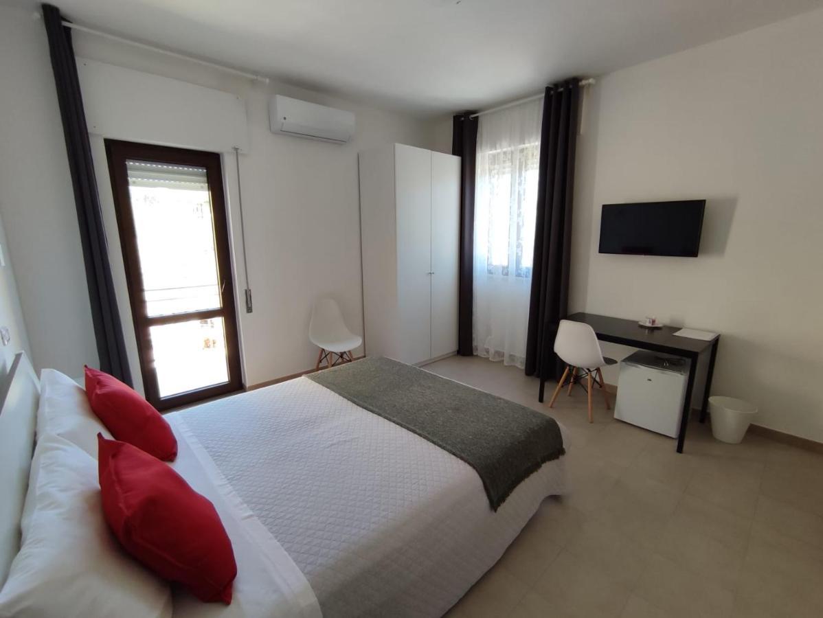 Cristian Rooms Avola Luaran gambar
